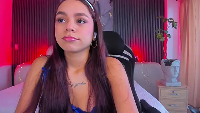 CarolineFyre webcam