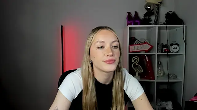 EvelynBlond webcam