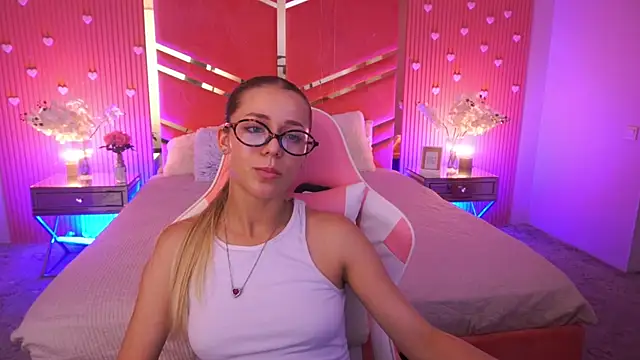 DoveLovee webcam
