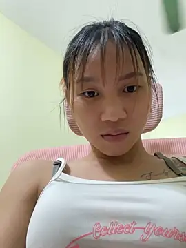Vi_sexyy live cam on StripChat