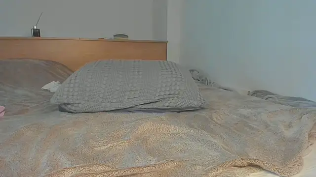 FoxieKiss webcam