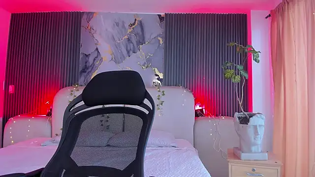 CarolineFyre live cam on StripChat