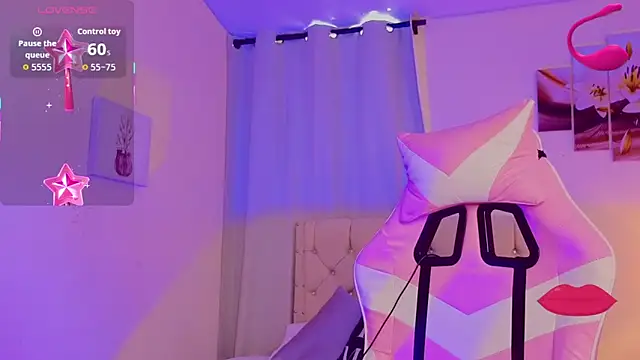 naomifire_ webcam