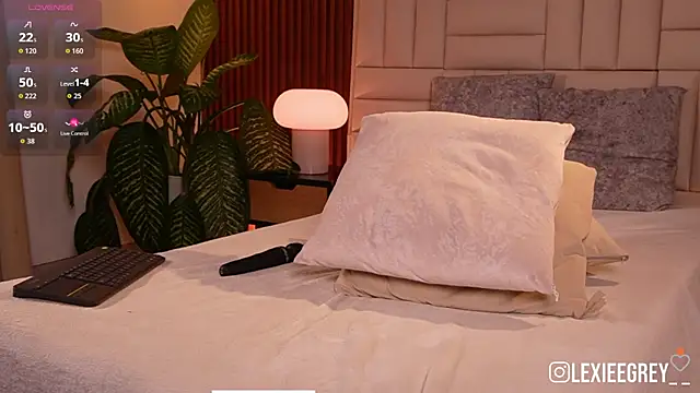 lexiee_grey_ webcam