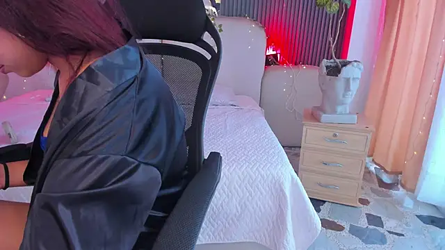 CarolineFyre webcam