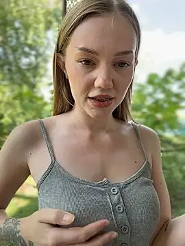 MilaMoone webcam