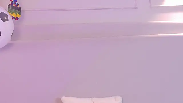 NaomiKlarc webcam