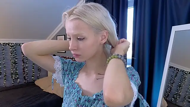 Naomi_Demio webcam