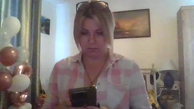 ElenaLove888 webcam
