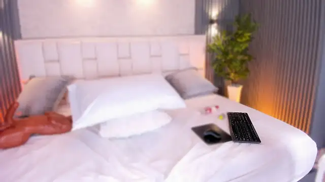 Watch ValeriaGarcia live on EroticFlix - High definition streams