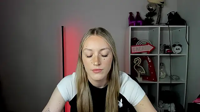 Watch EvelynBlond live on EroticFlix - High definition streams