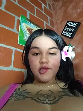 KattalellaGomez webcam