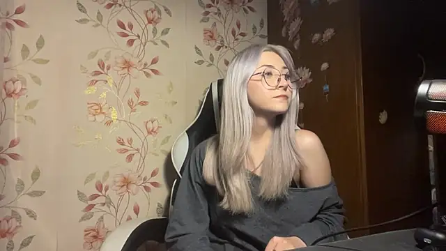 Watch WhitePowerGirl live on EroticFlix - High definition streams
