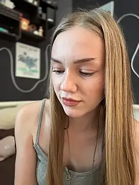 MilaMoone webcam