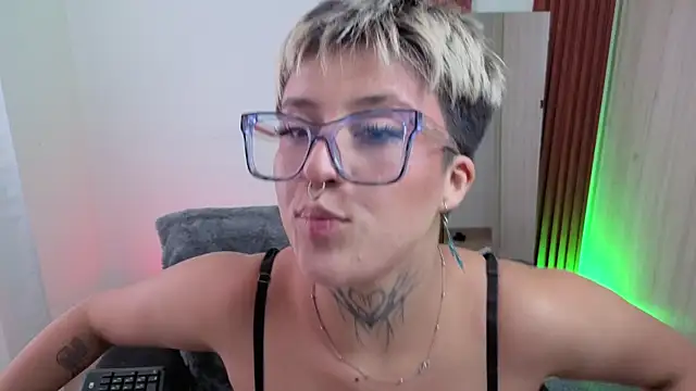 Rebeka-baker webcam