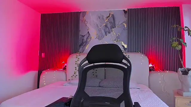 carolinefyre - CarolineFyre's free webcam - UK Sex Cams