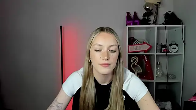 EvelynBlond webcam