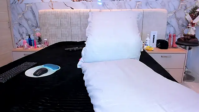 Watch kiana_cream live on EroticFlix - High definition streams