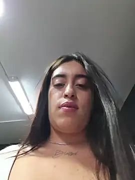 MissNyraSecret webcam
