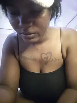 TrishaKalid webcam