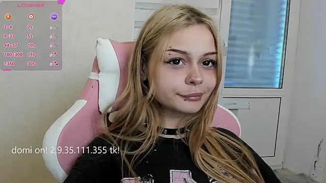 MelonyEmo webcam