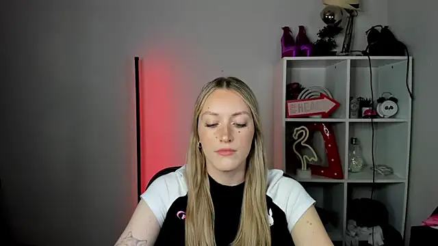 EvelynBlond webcam