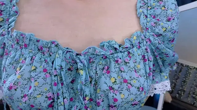Naomi_Demio webcam