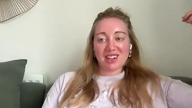 Watch arielsweetieee live on EroticFlix - High definition streams