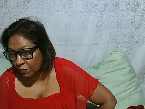 IndianSexyMilf69 webcam