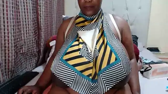 CHOCOLATEDARKBUSTYX webcam