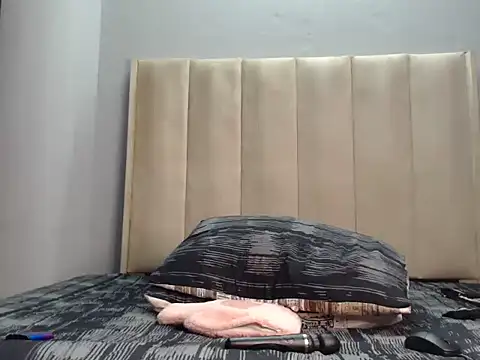 queenzara_202 - QueenZara_202's free webcam - UK Sex Cams