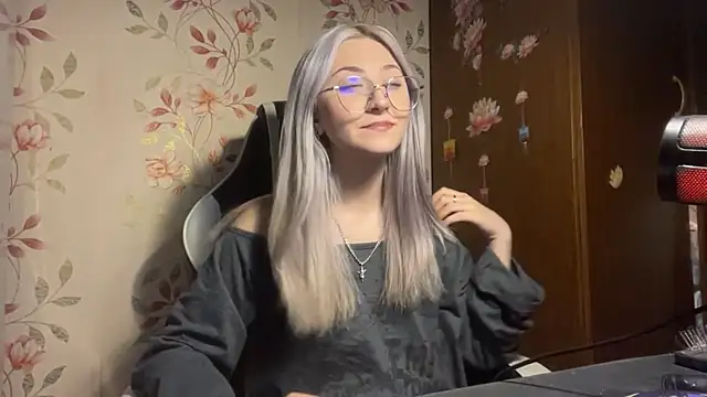 Watch WhitePowerGirl live on EroticFlix - High definition streams