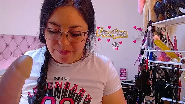 Watch lanaqueen699 live on EroticFlix - High definition streams