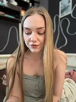 MilaMoone webcam
