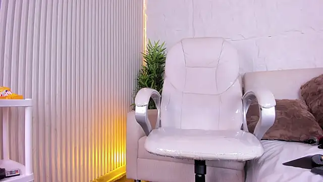 Watch MarelynSummer live on EroticFlix - High definition streams