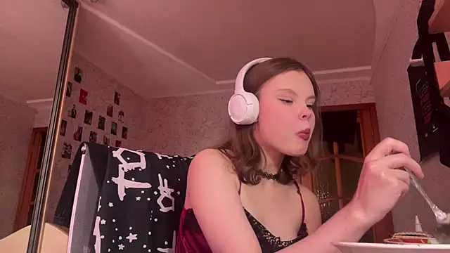Vivienneyourdream webcam