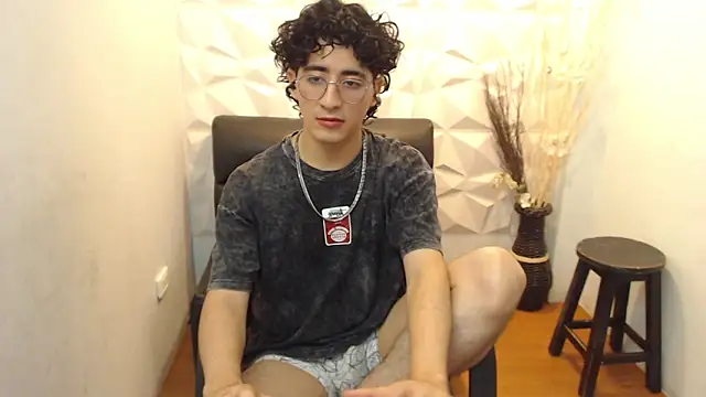 Elliot_23 webcam