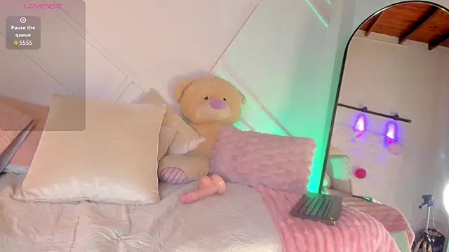 AishaBlaze_ webcam