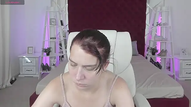 Livia_Shy webcam