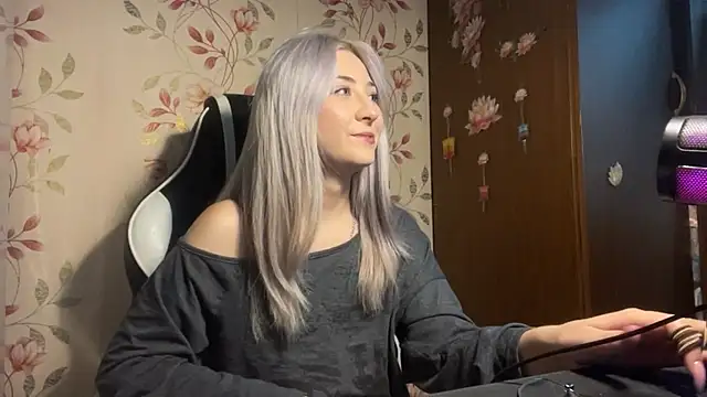 WhitePowerGirl webcam