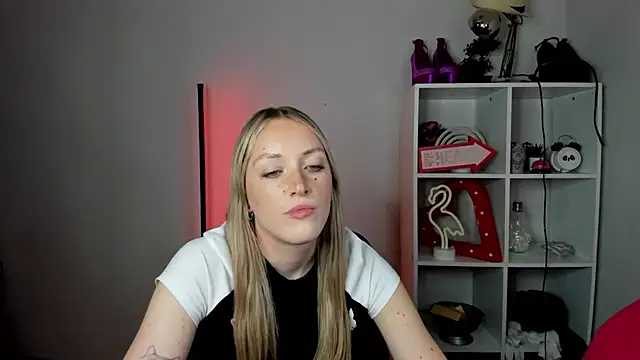 EvelynBlond webcam