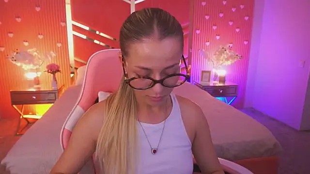 DoveLovee webcam