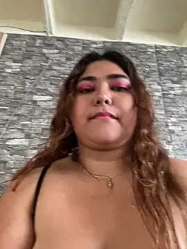 CurvyLolaX live cam on StripChat