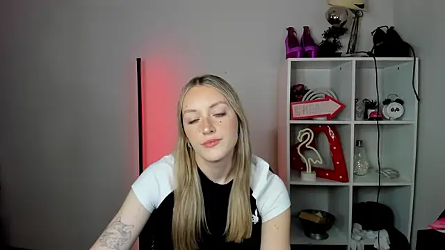 EvelynBlond webcam