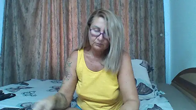 PussyEvely webcam