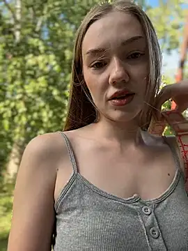 MilaMoone webcam