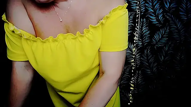 Olivia_playful webcam