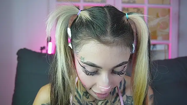 miss___angel live cam on StripChat