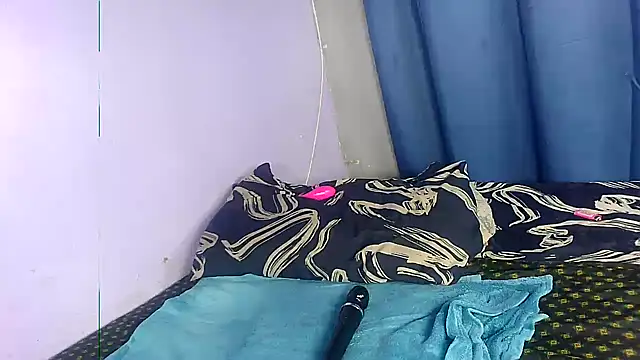 CurvyLara live cam on StripChat