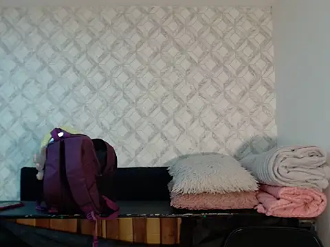 Emma-Wilson live cam on StripChat